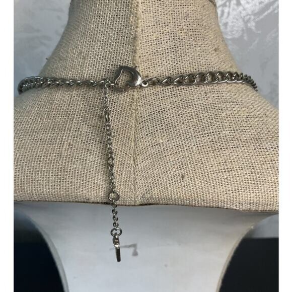 Jennifer Lopez Vintage Inspired Silver Chain Geometric Green Glitter Necklace - Picture 5 of 5